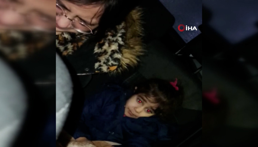 4 yaşındaki Ada, gözyaşlarına boğulan ablasını Korkacak bir şey yok diye teselli etti