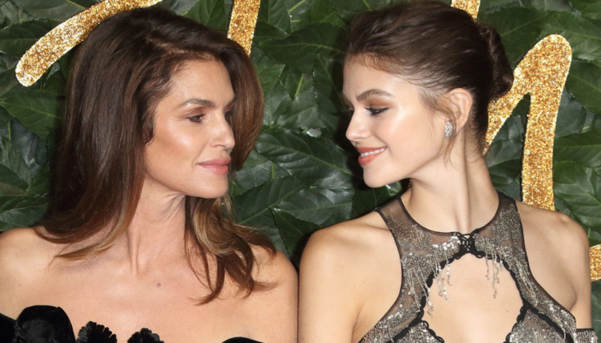 Ünlü modelden şaşırtan sözler: Kızım benim eski saçlarımı çaldı Ünlü modelden şaşırtan sözler: Kızım benim eski saçlarımı çaldı