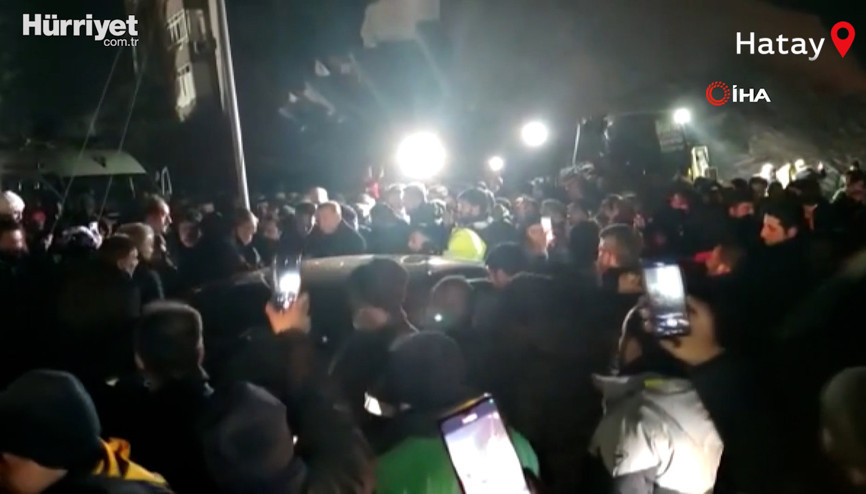 Cumhurbaşkanı Erdoğan, Hatayda deprem bölgesinde incelemelerde bulundu.