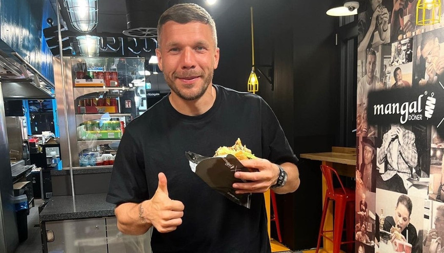 Lukas Podolski: Bugünkü kazancımızı depremden etkilenen vatandaşlara bağışlayacağız