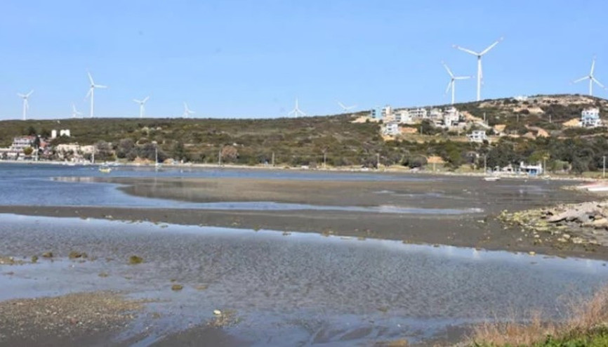 İzmir Seferihisarda deniz suyu 25 metre çekildi