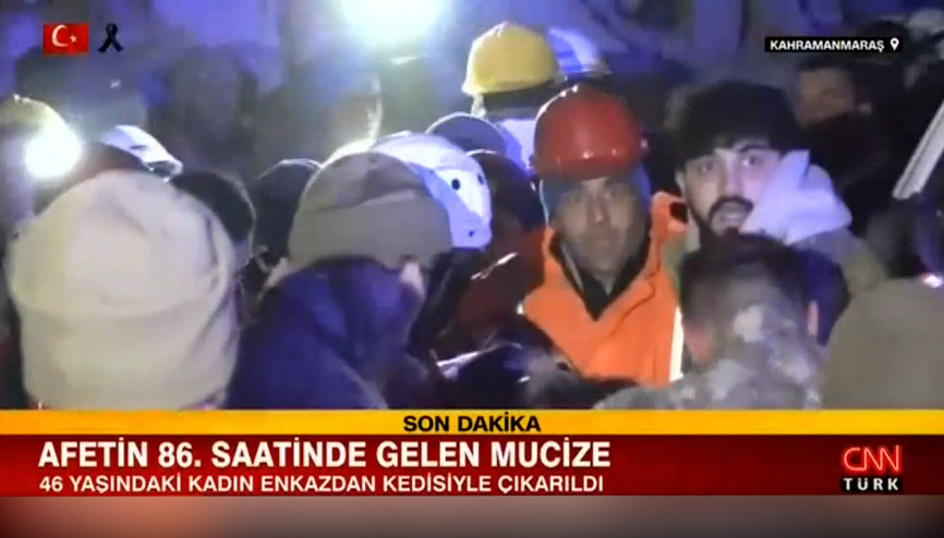 Depremin 86. saatinde gelen Mucize... Ayşegül enkaz altından kurtarıldı