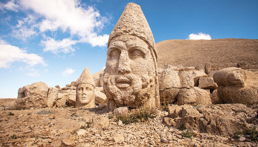 Deprem en önemli tarihi sit alanlarını da vurdu: Ayaktalar