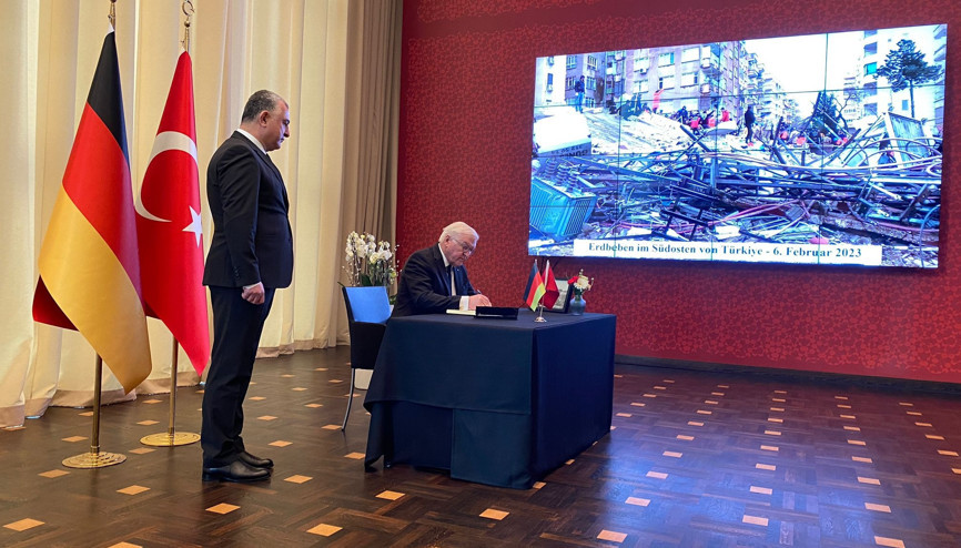 Steinmeier taziye defterini imzaladı