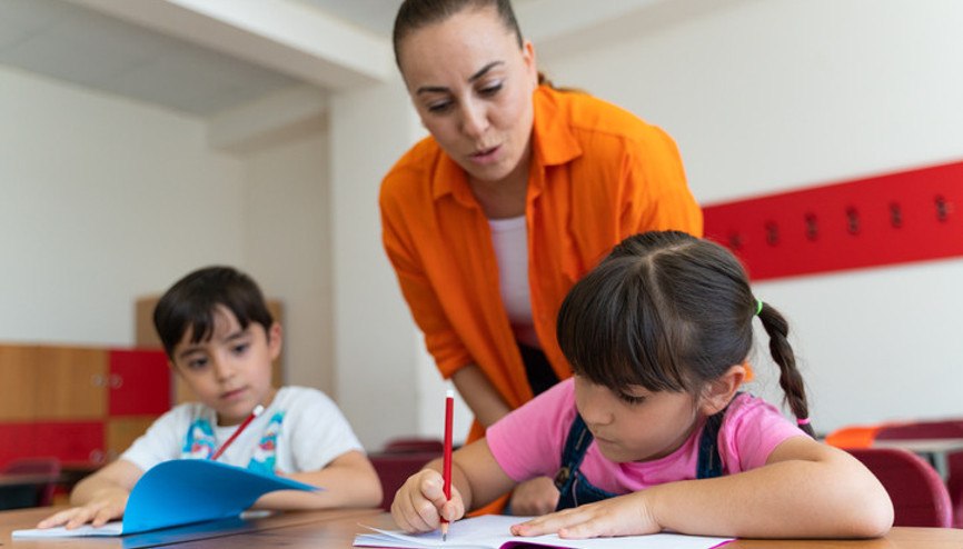 ÜCRETLİ ÖĞRETMENLERİN MAAŞI YATACAK MI İdari izinli öğretmenlerle ilgili Bakan Özer’den açıklama