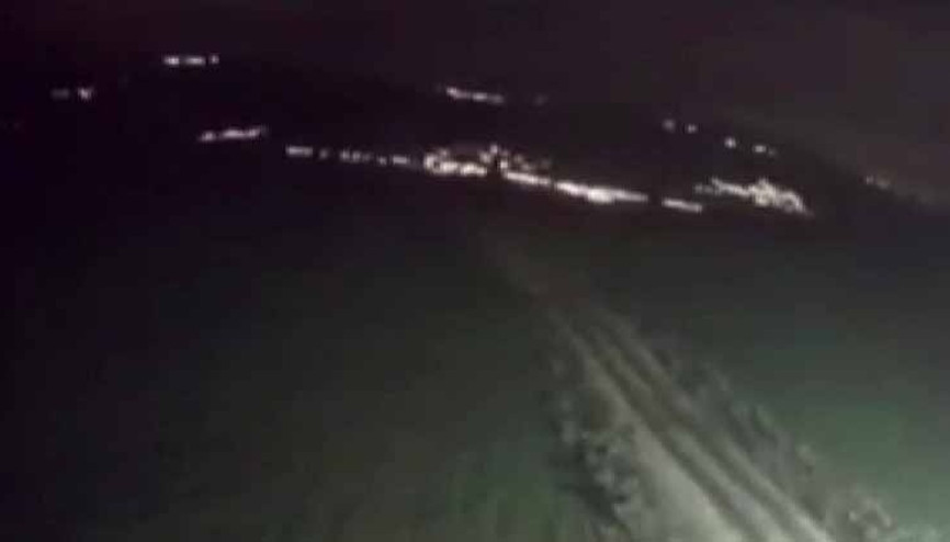 Depremde dağın sarsıldığı anlar kamerada
