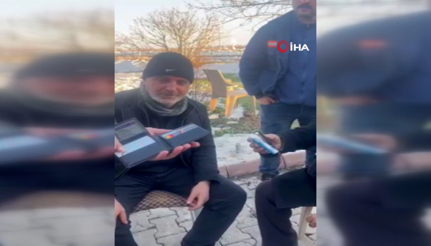 Yardım için gönderilen montun cebinde unutulan cüzdanı, depremzede sahibine teslim etti