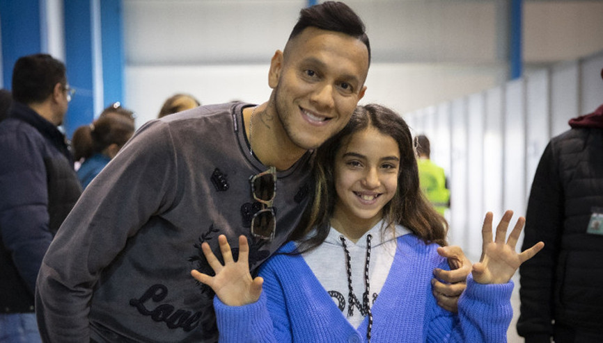 Bakanlık, Josef de Souza’nın depremzede çocuğu evlat edindiği iddialarını yalanladı Bakanlık, Josef de Souza’nın depremzede çocuğu evlat edindiği iddialarını yalanladı