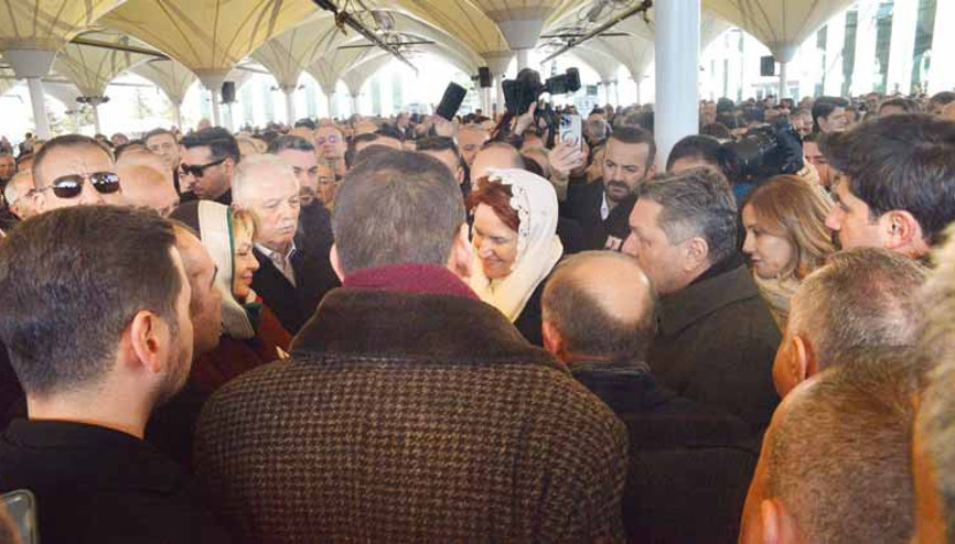 Akşener Koray Aydın’ın  annesinin cenazesindeydi