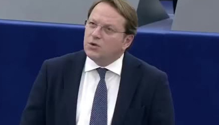 ABde mikrofon skandalı Milletvekillerine hakaret etti