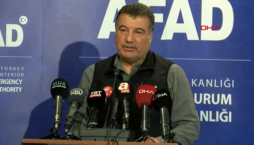 Son dakika... AFAD: 7,3 metrelik yer değiştirme oldu Son dakika... AFAD: 7,3 metrelik yer değiştirme oldu