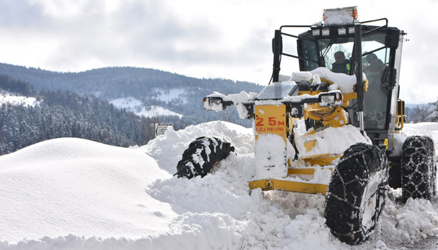 Sinop’ta kar 170 köyü ulaşıma kapattı