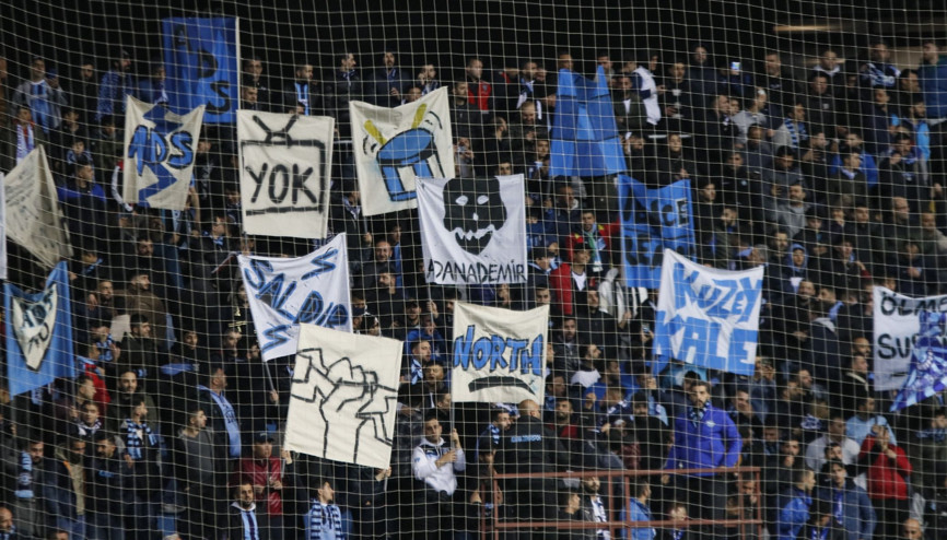 Yön levhası neden yok Stada ulaşmak çok zor