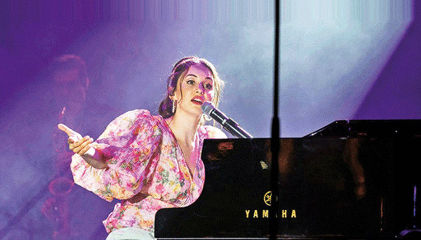 Karsu kimdir, kaç yaşında, nereli Hollandadaki yardım gecesinde Karsu Neşet Ertaş türküsü ile duygulandırdı