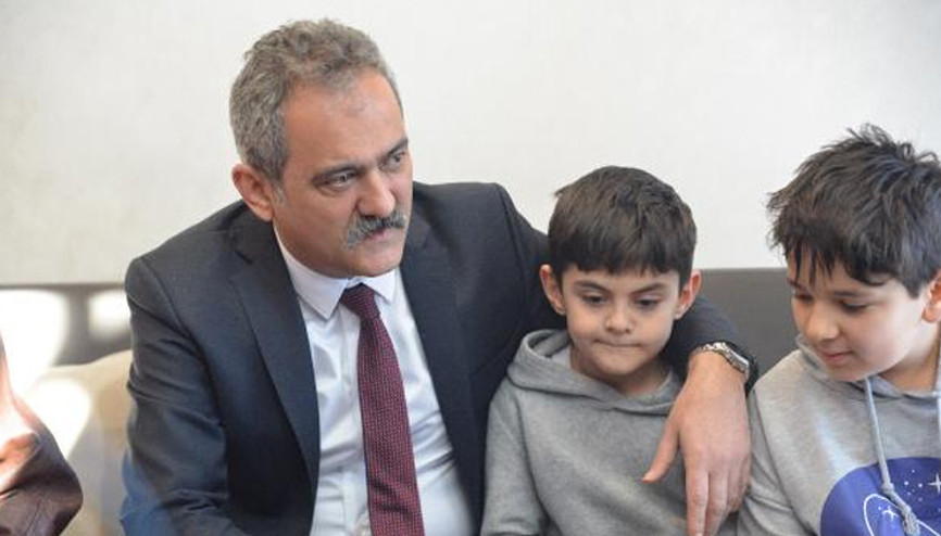 Son dakika... Bakan Özerden deprem bölgesindeki öğretmenlerin tayin taleplerine ilişkin açıklama Son dakika... Bakan Özerden deprem bölgesindeki öğretmenlerin tayin taleplerine ilişkin açıklama