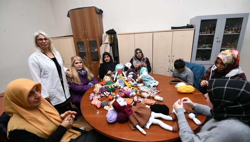 Çocuklar için örüyorlar