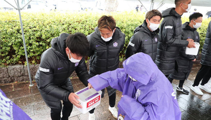 Japon ekibi Sanfrecce Hiroshima, depremzedeleri unutmadı