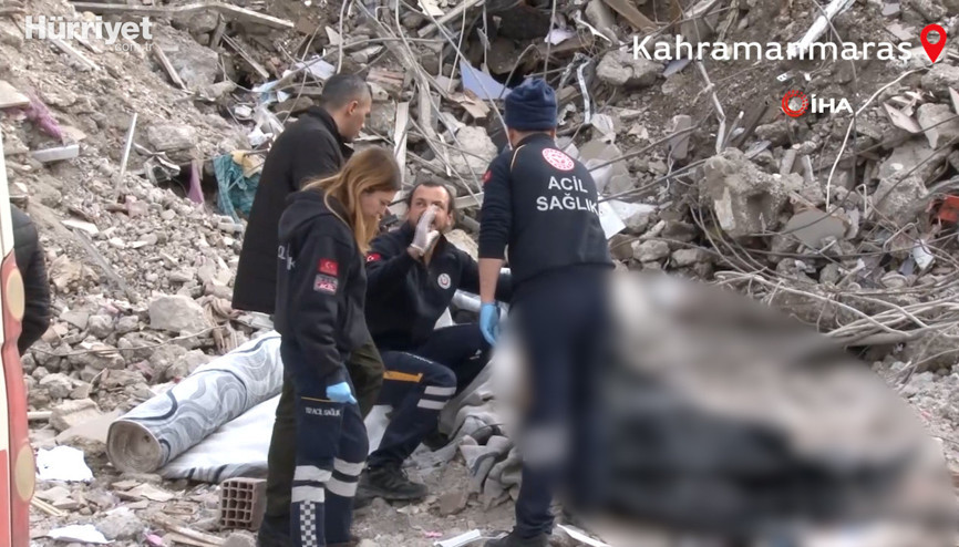 Depremde değil enkaz başında hayatını kaybetti