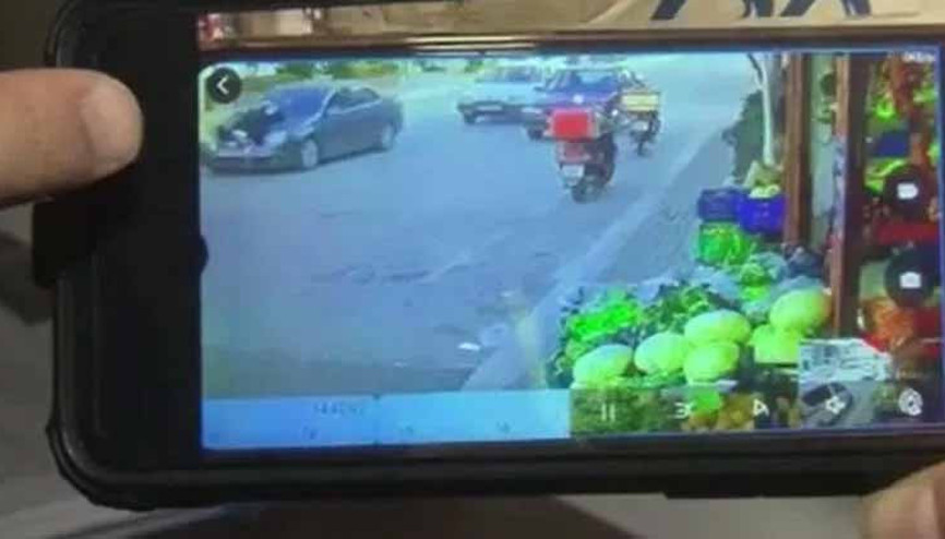 Husumetli olduğu kadını arabasının kaputu üzerinde kilometrelerce sürükledi