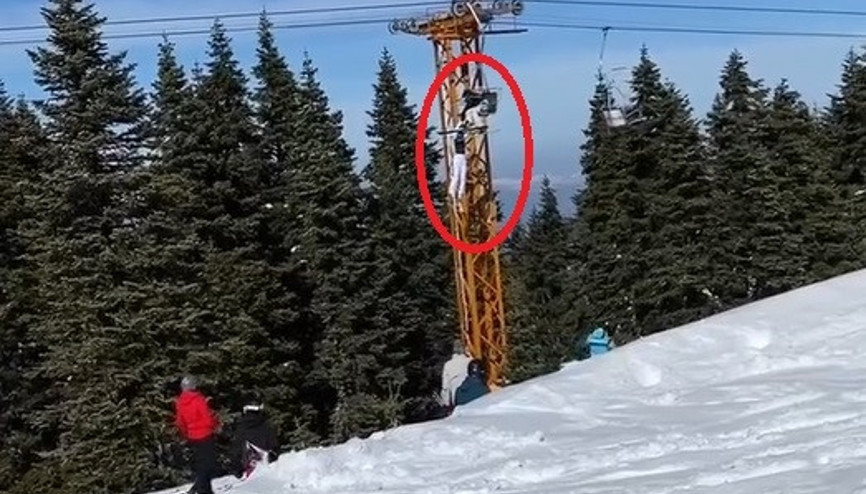 Uludağda kayakçının telesiyejin demirine asılı kaldığı anlar kamerada