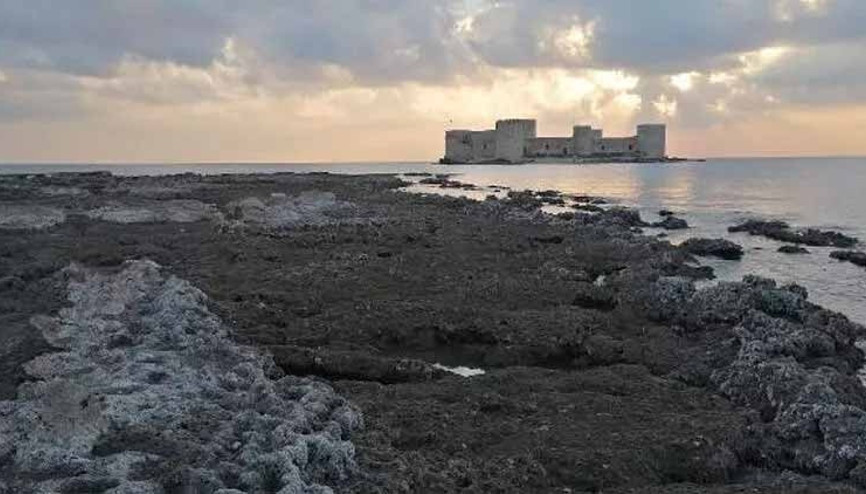 Tatil beldesinde deniz suyu 100 metre çekildi