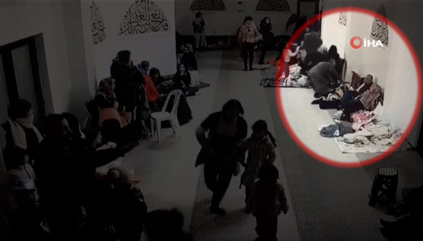 Depremde yaşlı adam can dostu kedisini böyle kurtardı