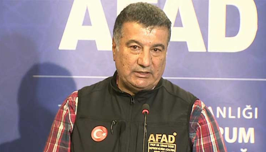 Orhan Tatar 3 dakikada bir artçı sarsıntı meydana geliyor dedi ve uyardı: Binalardan uzak durulmalı Orhan Tatar 3 dakikada bir artçı sarsıntı meydana geliyor dedi ve uyardı: Binalardan uzak durulmalı