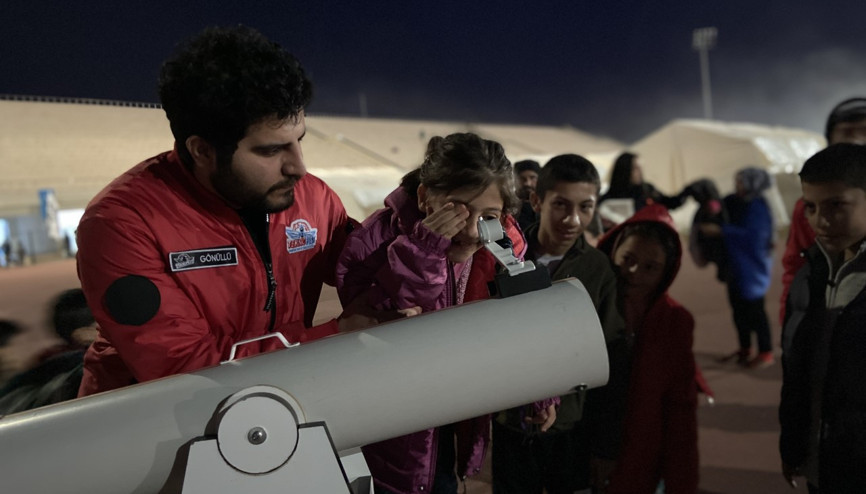 Türkiye Teknoloji Takımı Vakfı deprem bölgesinde çocukların yanında