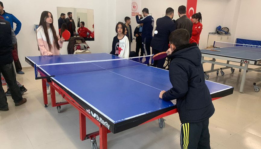 Paralimpik milli sporcular depremzede çocuklarla buluştu