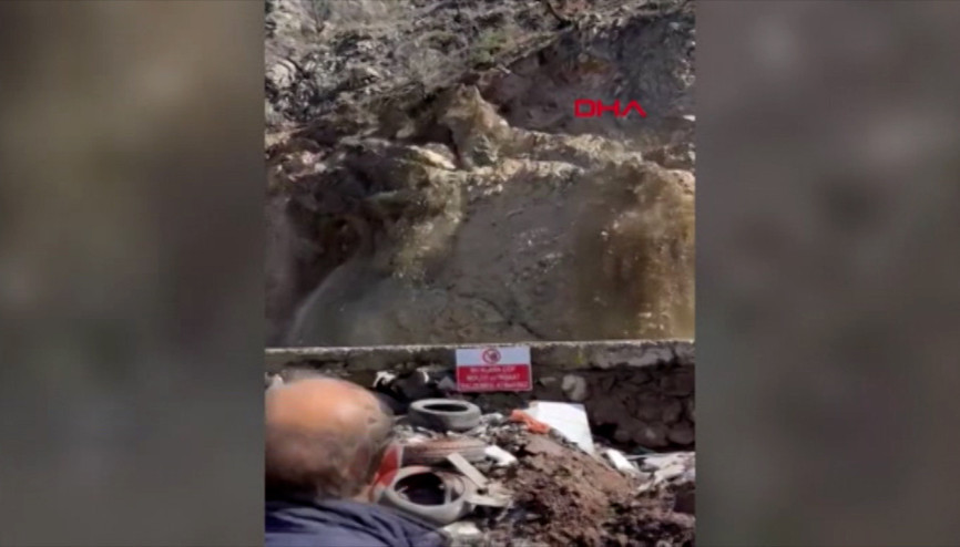 Artvinde heyelan anı kamerada