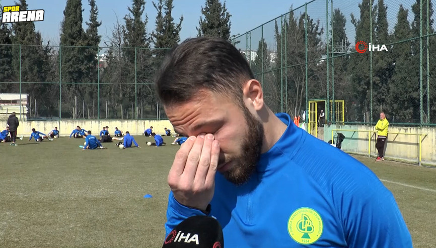 Ahmet Özer, Taner Savutu anlatırken gözyaşlarına hakim olamadı Ahmet Özer, Taner Savutu anlatırken gözyaşlarına hakim olamadı