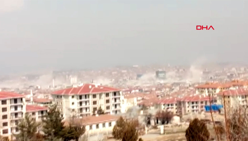 Malatyada 5.6lık deprem anı ve binaların yıkılması kamerada