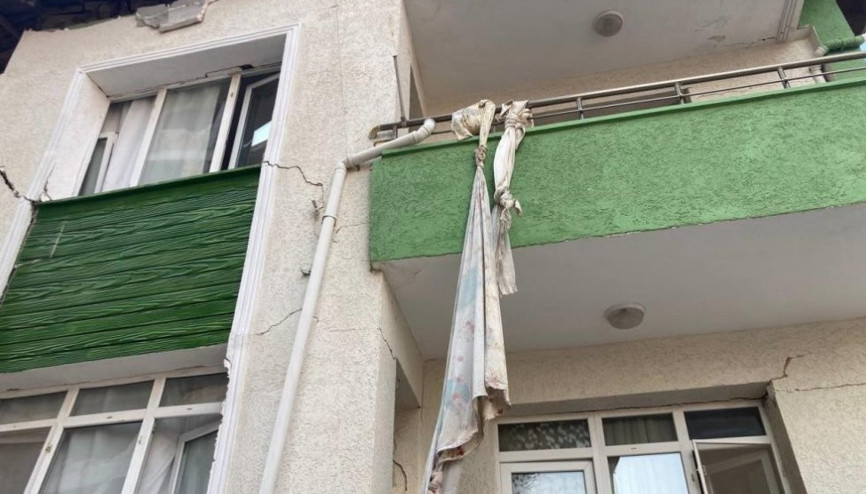 Perde ve çarşafla hayata tutunuş Perde ve çarşafla hayata tutunuş