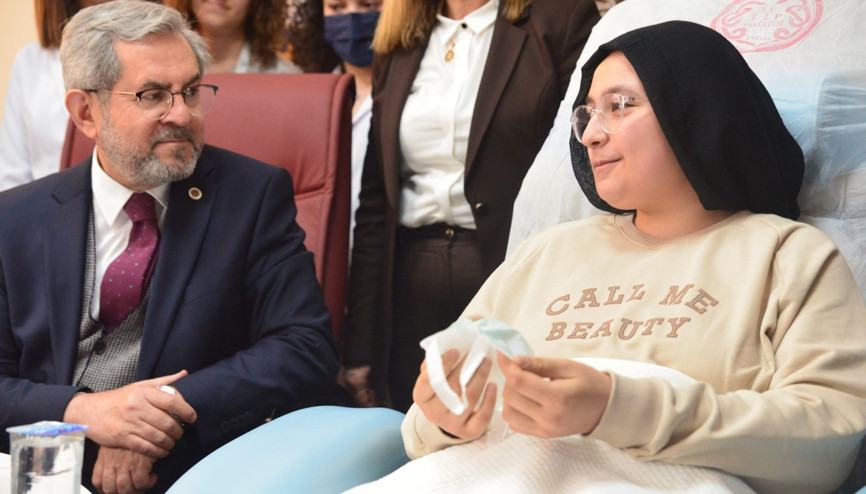 248inci saatte enkazdan kurtarılan Aleyna Ölmez taburcu oldu