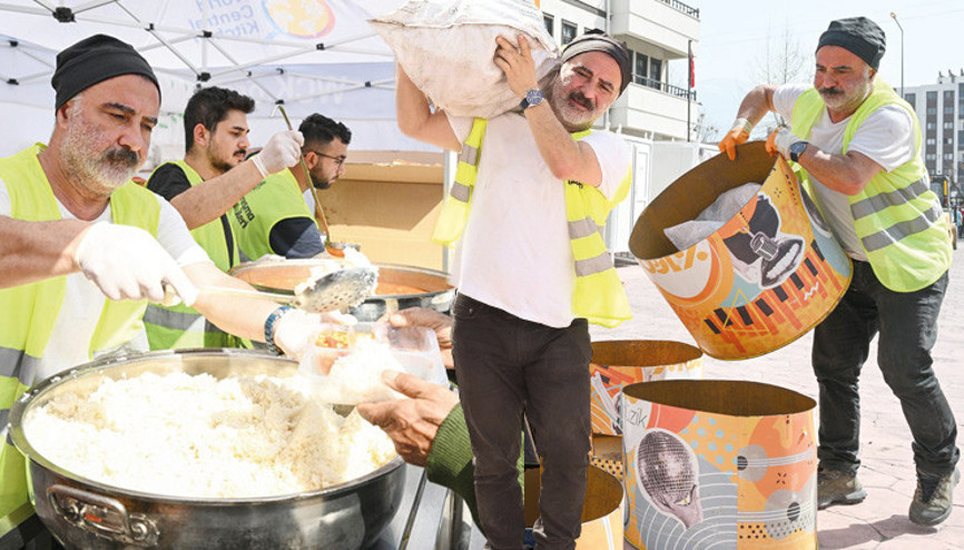 Cengiz Bozkurt, 3 haftadır afet bölgesinde