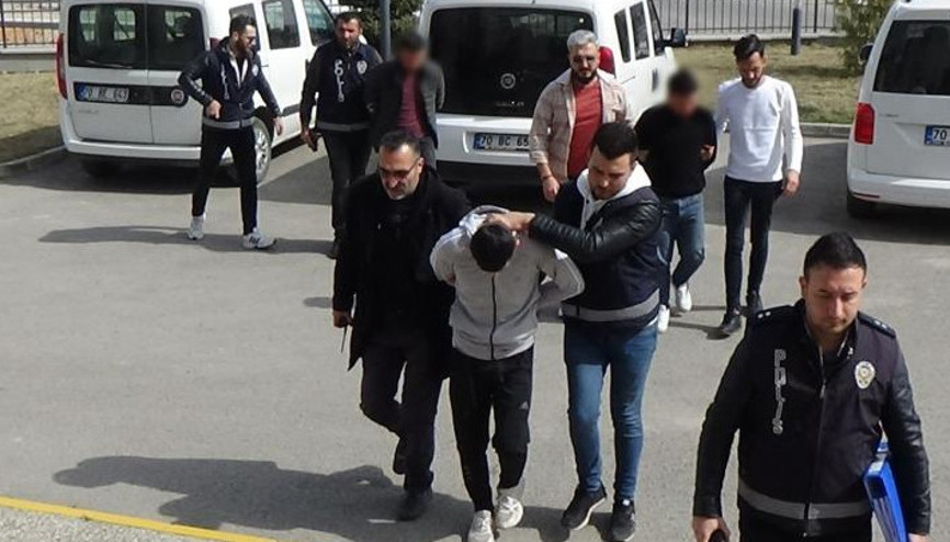 Enkazdan çaldığı polis tabancasını satmaya çalışırken yakalandı