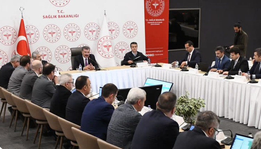Bakan Koca Cerrahpaşa ve Çapa Tıp Fakültesi hastanelerinde incelemelerde bulundu Bakan Koca Cerrahpaşa ve Çapa Tıp Fakültesi hastanelerinde incelemelerde bulundu