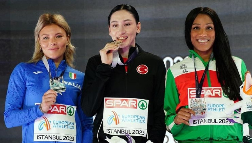 Avrupa şampiyonu milli sporcu Tuğba Danışmaz altın madalyasını aldı