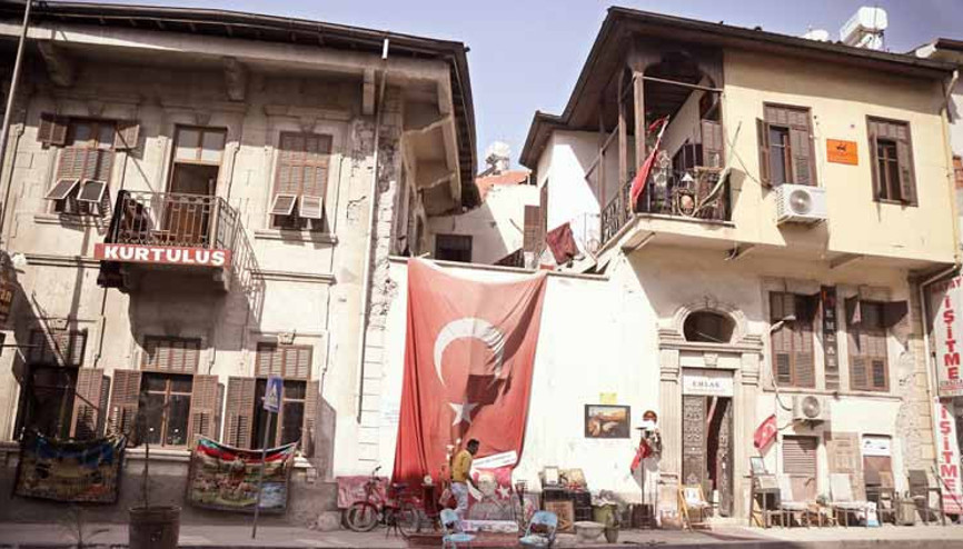 Geri Dönün... Geçmişi yok olan kentin antikacısı