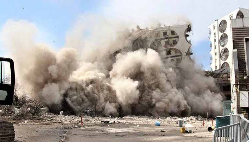 Galeria Sitesinin 1 bloku yıkım sırasında çöktü; o anlar kamerada