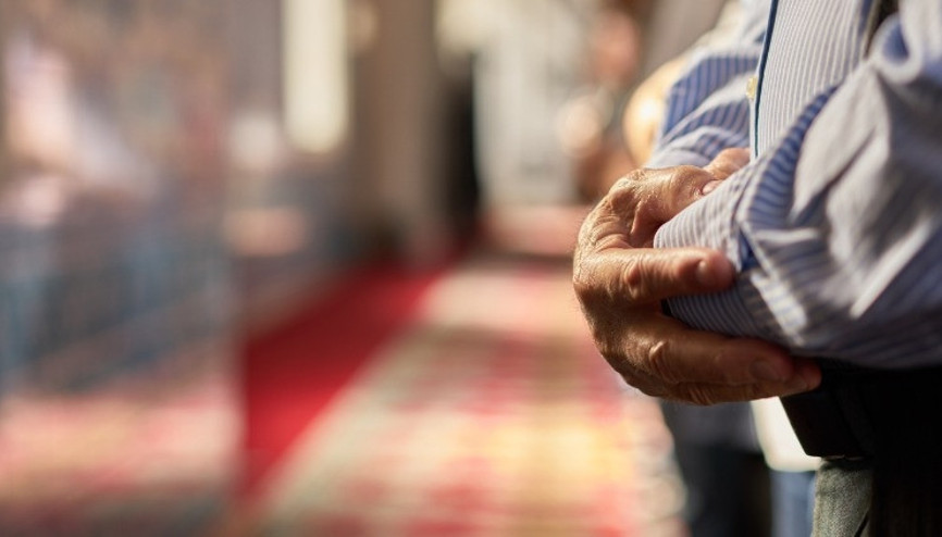 Ezan okunurken namaz kılınır mı Ezan bitmeden namaza başlanır mı