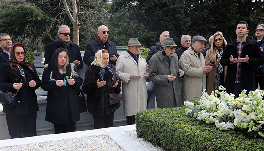 Çetin Emeç mezarı başında anıldı