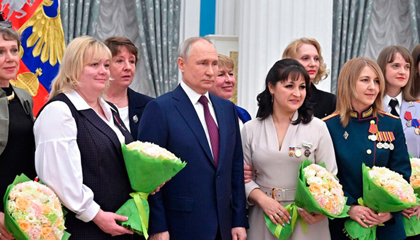 Putin, kadınlara devlet nişanı verdi