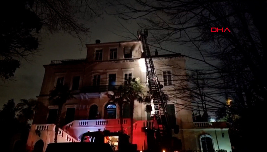 Sarıyerde köşk yangını