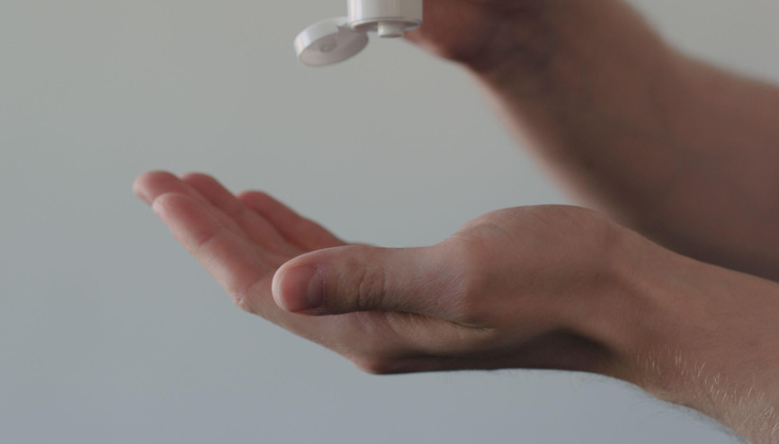 Bilim insanları devrim niteliğindeki buluşu duyurdu, biz de erkeklere sorduk: ‘Omuzlara sürülecek jel şeklinde bir doğum kontrol yöntemini kullanır mısınız