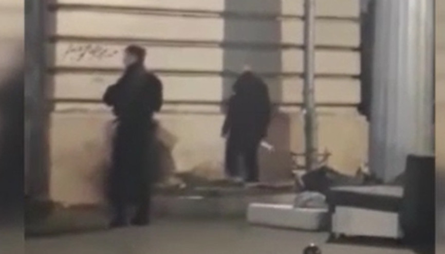 Fransız polisi sığınmacıların battaniyelerine biber gazı sıktı