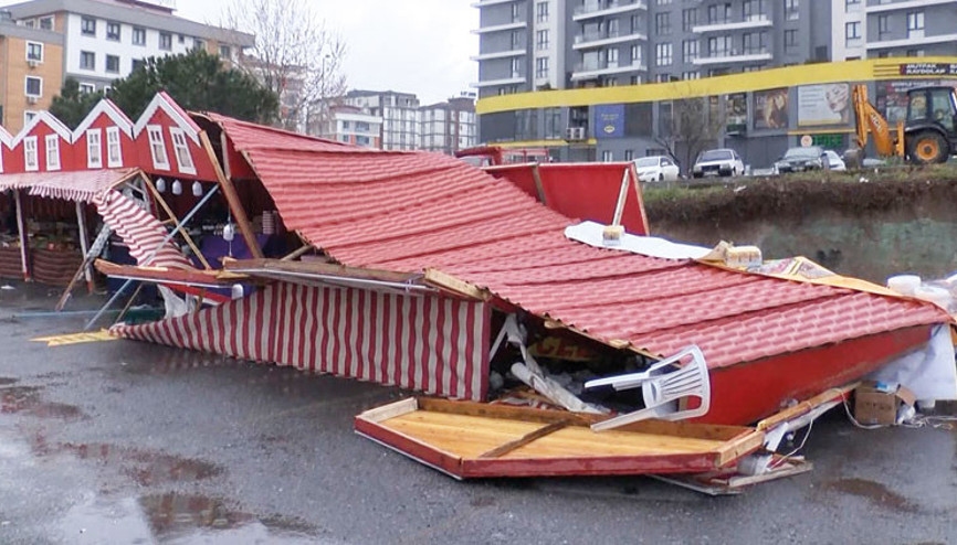 Lodos oyun parkını vurdu 3 çocuk yaralı