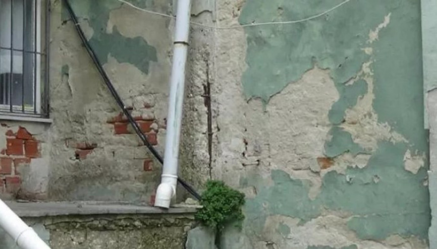 Silivride sağlık ocağındaki çatlaklar korkutuyor