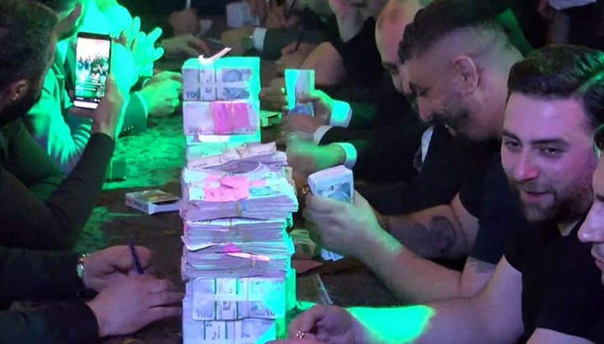 Sultanbeylide aşiretin sünnet düğününde milyonlar havada uçuştu