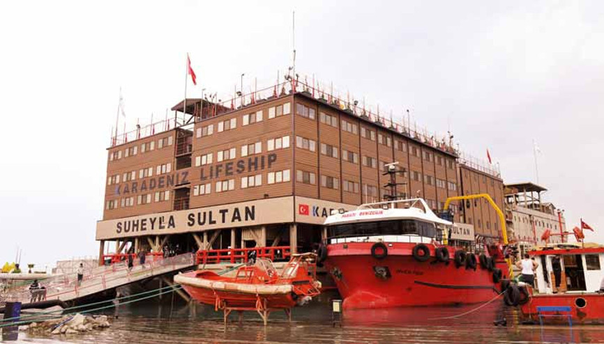 1500 yataklı 3 katlı afet gemisi İskenderun’a demir attı... Süheyla Sultan’ın misafirleri